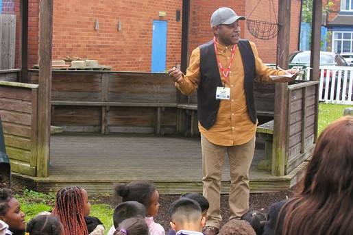 Benjamin’s brother Tippa performs one of his poems for the children at Deykin Avenue in Witton.